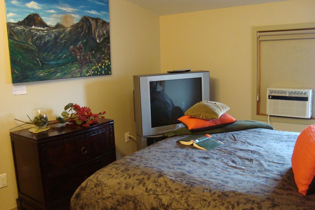 Ypc Fitness & Accomodations Invermere Pokój zdjęcie