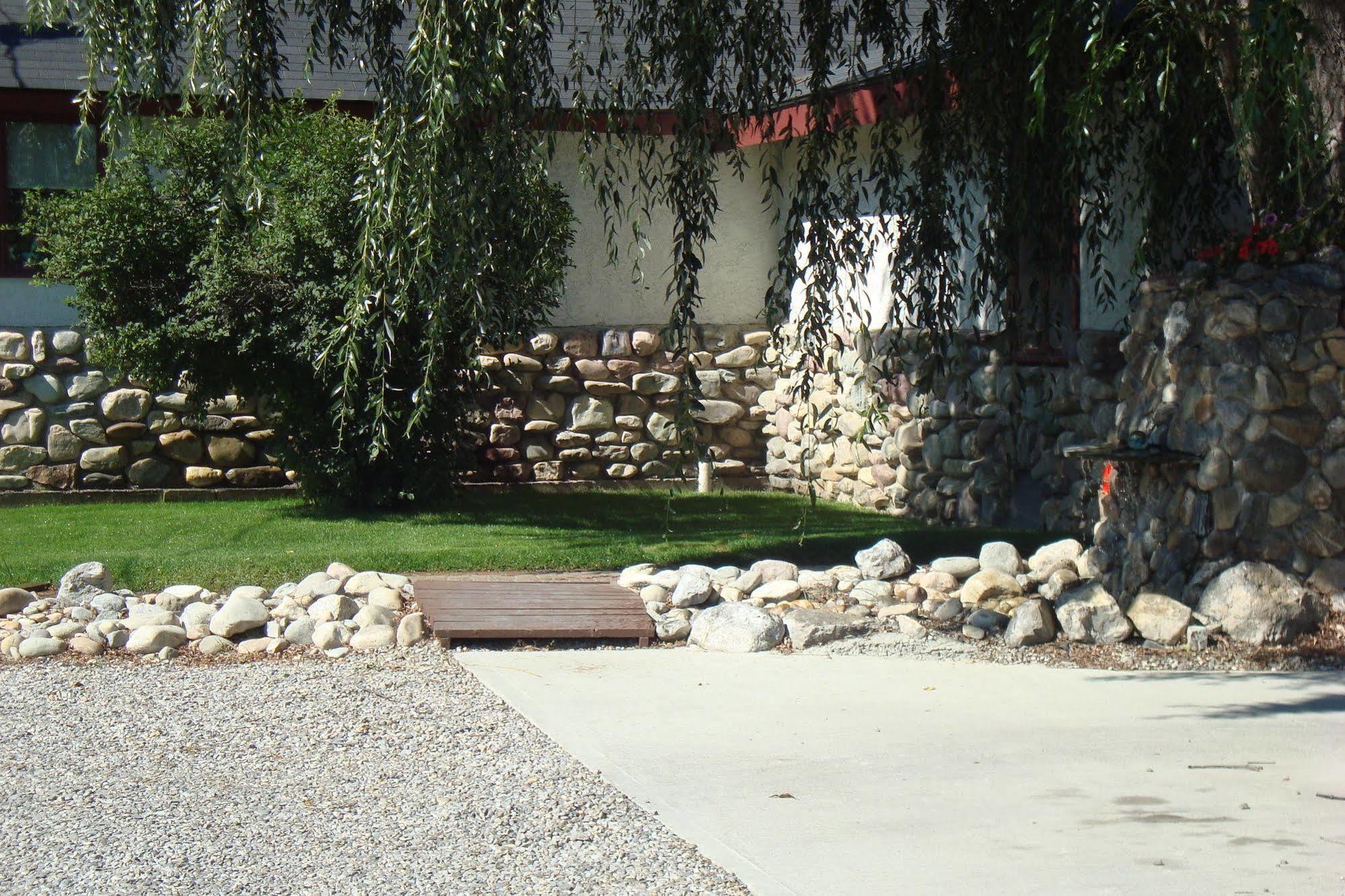 Ypc Fitness & Accomodations Invermere Zewnętrze zdjęcie